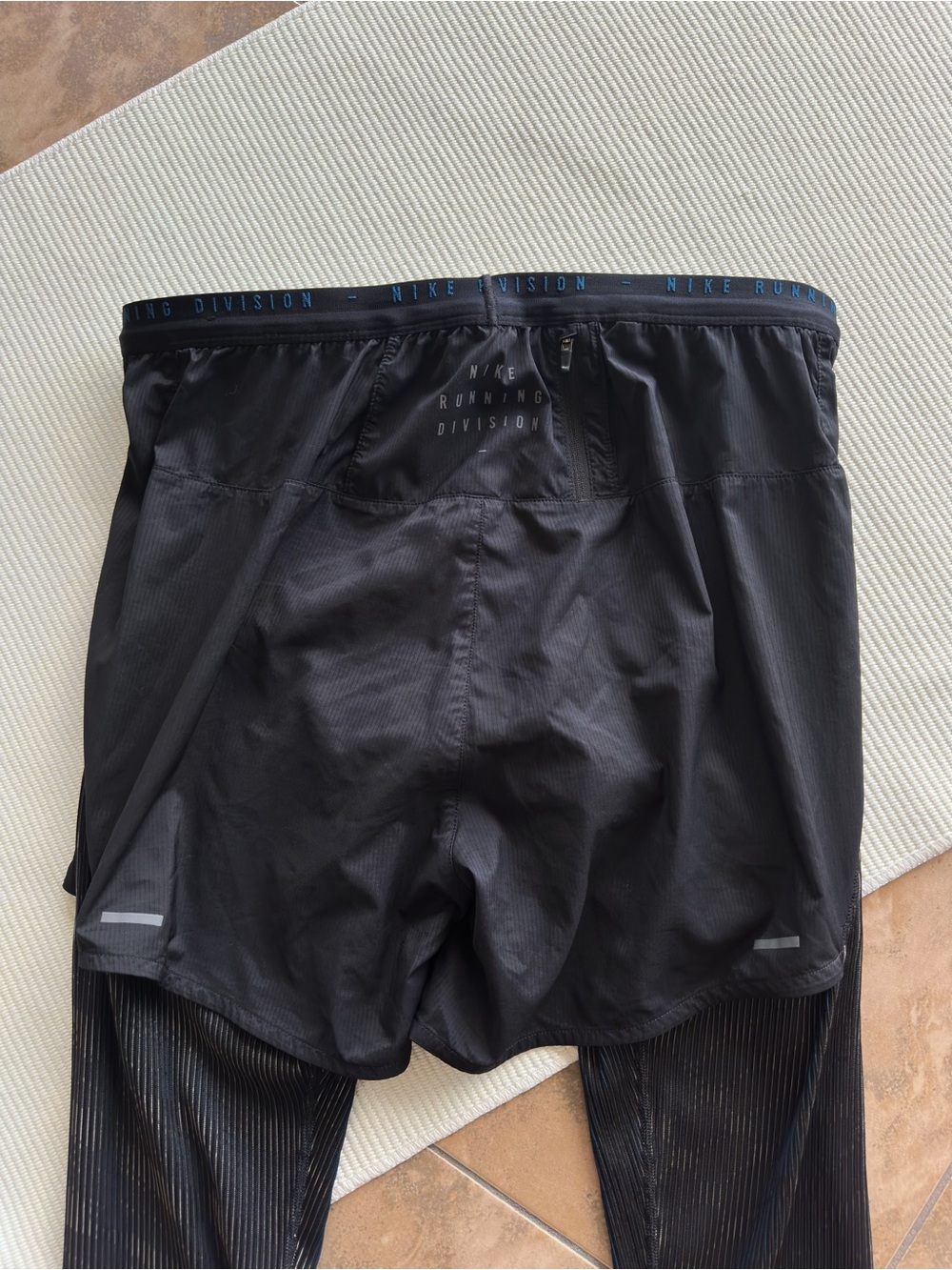 Nike Run Division Hybrid Black/Navy 2-in-1 Running Tights & Shorts - Picture 9 of 10